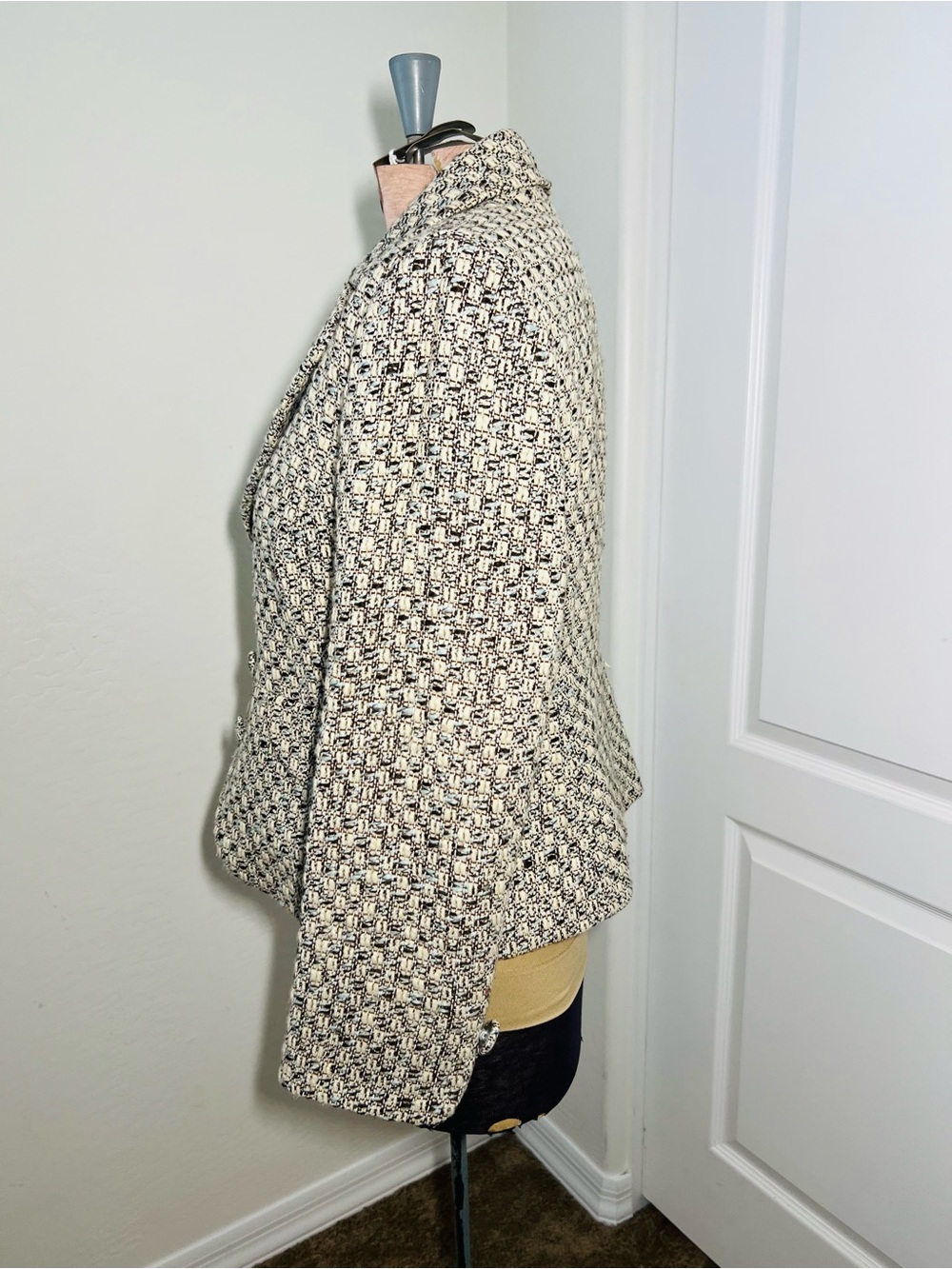 LOFT Cream and Black Textured Knit Blazer - Picture 2 of 8